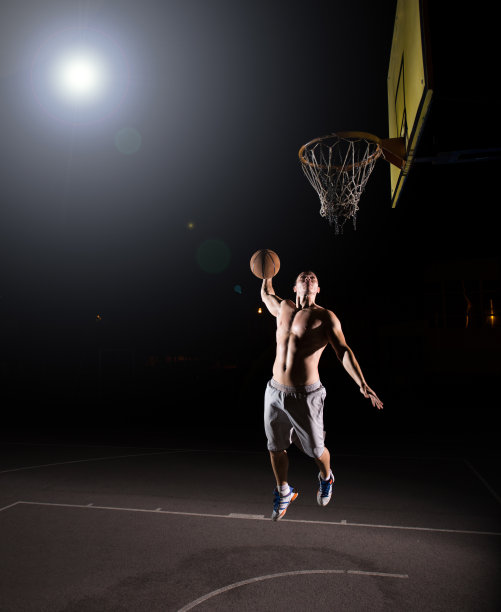 晚上打篮球图片下载