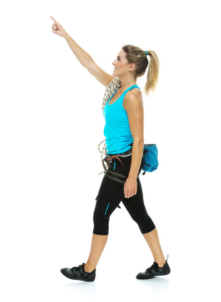 微笑的女性攀岩者图片下载