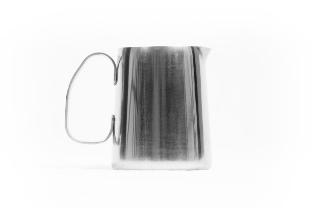 牛奶浇壶孤立白色图片下载