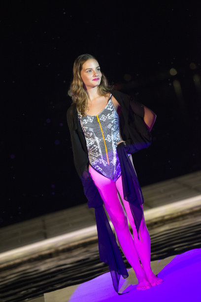 走猫步素材图片