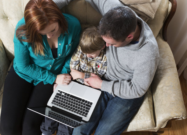 家庭在笔记本电脑图片下载