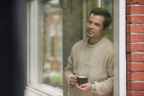 喝杯咖啡，放松一下自己的思绪图片下载