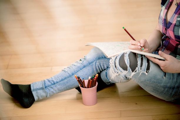 成人涂色书-女人近距离图片下载