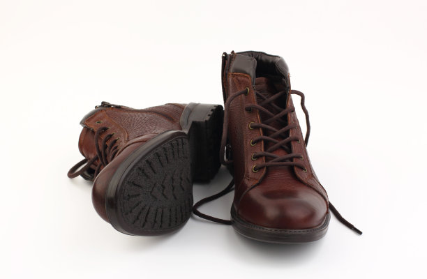 棕色的靴子图片下载