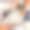 坐在办公室办公桌前的女商人图片下载