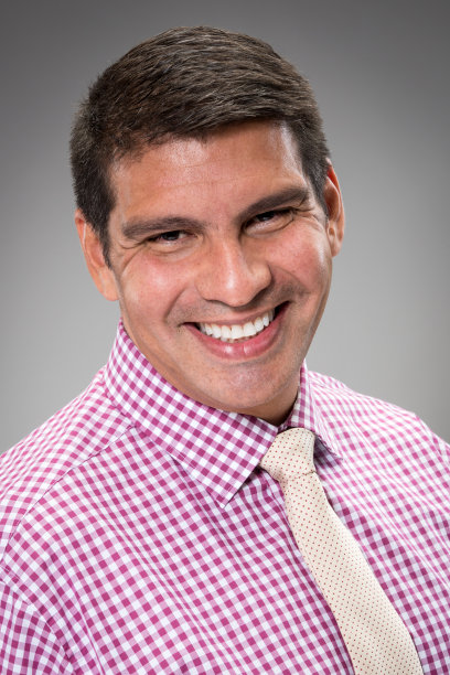 成熟的拉美裔高管图片下载