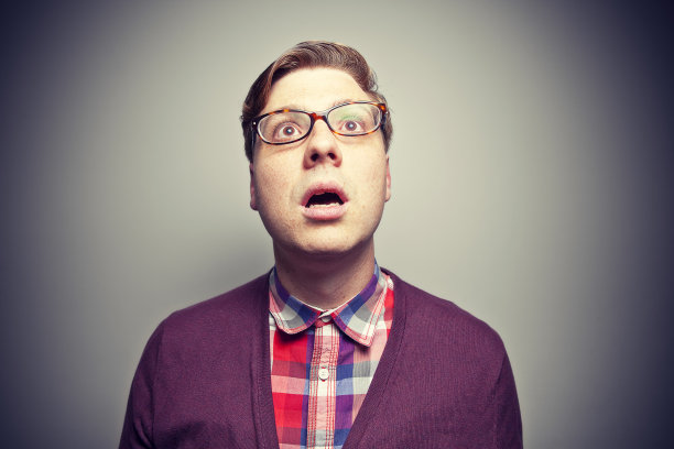 他在看什么?图片下载