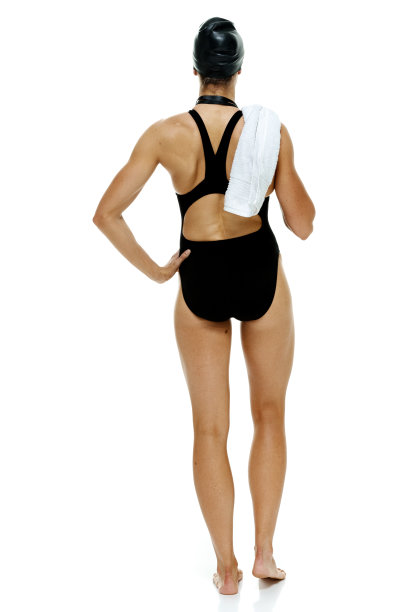 游泳者站立的后视图图片下载