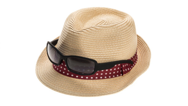 草帽和太阳镜图片下载