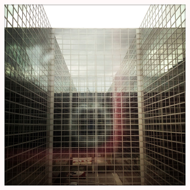 钢和玻璃图片下载