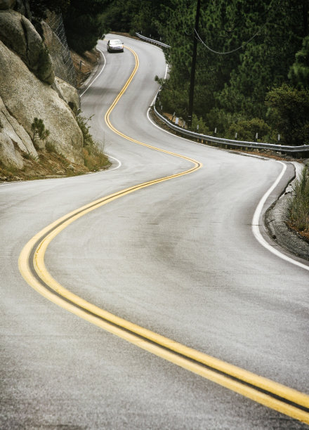 蜿蜒的山路图片下载