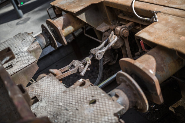 火车车厢上的缓冲器和链环图片下载