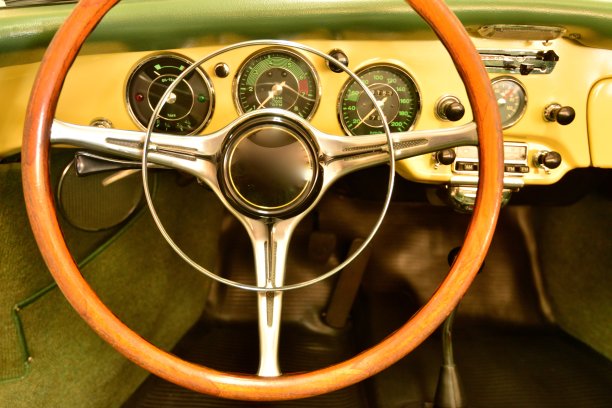 经典的跑车图片下载