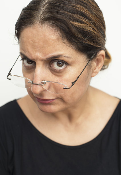 多疑愤怒的女人图片下载