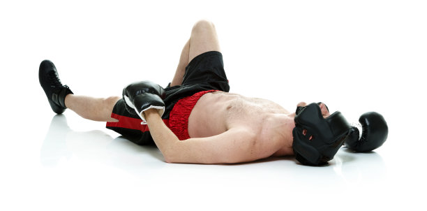 鲍克瑟躺在地板上图片下载