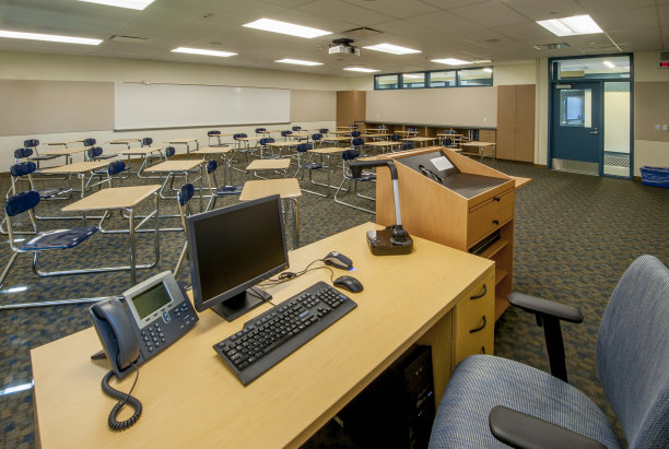 教室和讲台图片下载