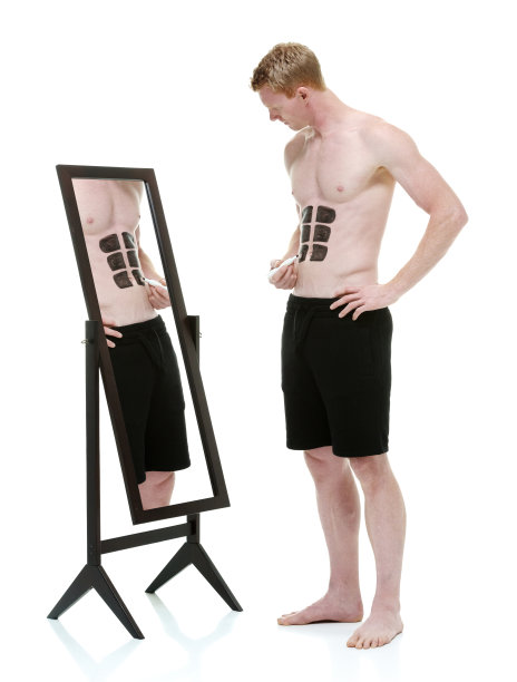 有人在肚子上画假六块腹肌图片下载