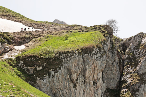 徒步旅行的人群图片下载