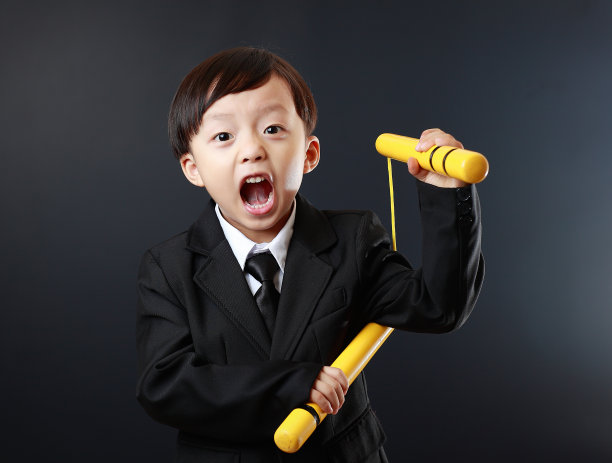 可爱的亚洲小孩功夫图片下载