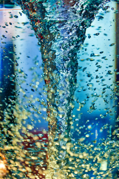 水形成龙卷风的形状图片下载