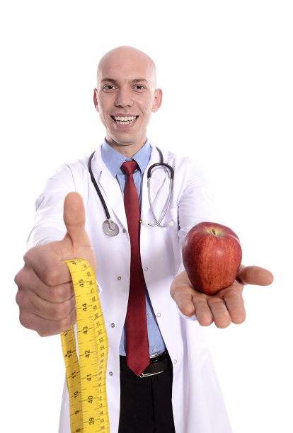 年轻医生对苹果和尺寸竖起大拇指图片下载