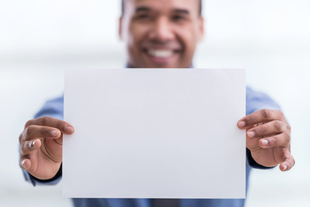 特写商人持有空白纸。图片下载