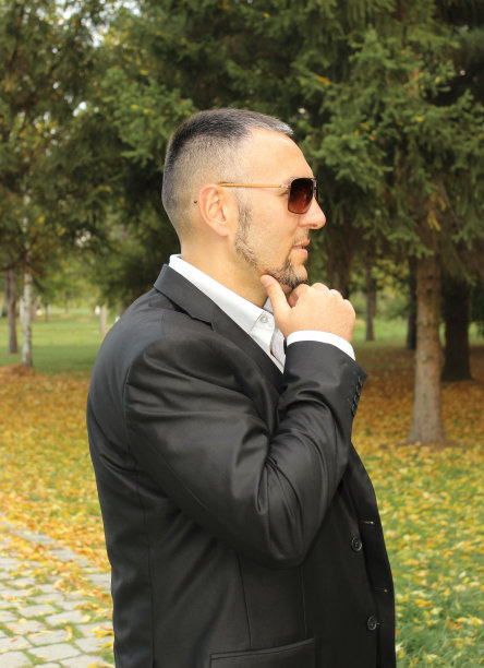 本质上的商人图片下载