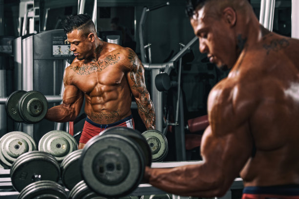 在健身房锻炼图片下载