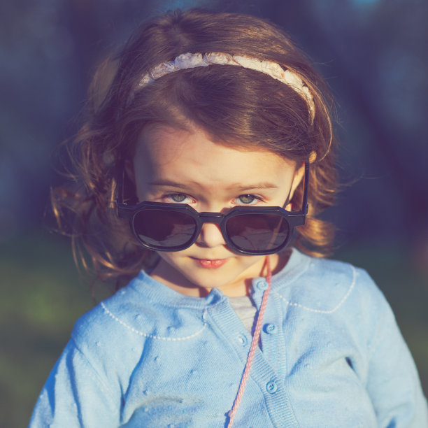 夏天的小女孩图片下载