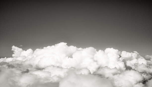 在云层之上图片下载