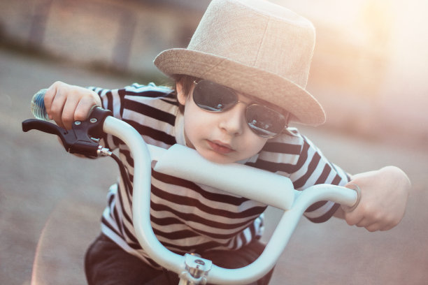 骑自行车图片下载