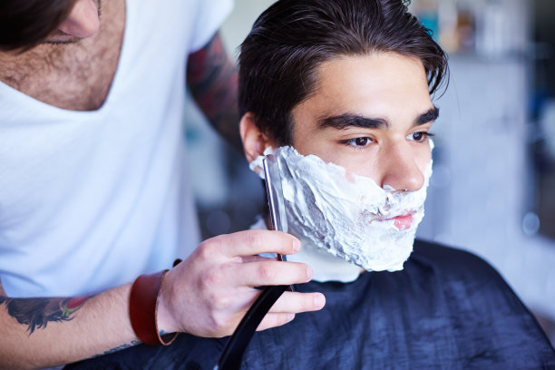 小心剃须图片下载