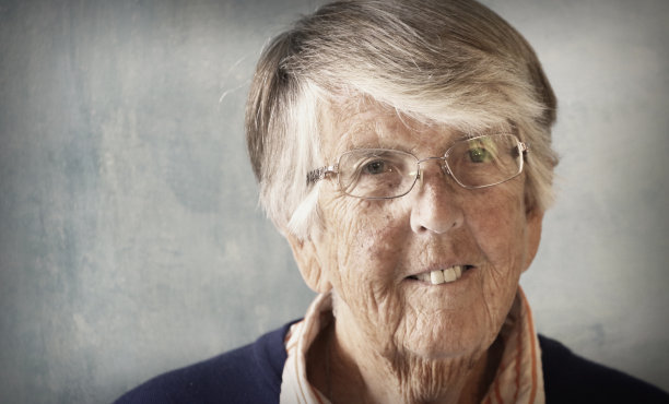 高级的女人肖像图片下载