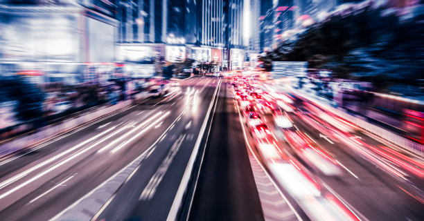 城市的夜间交通图片下载