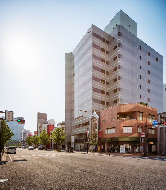 日落后日本高崎街十字路口图片下载