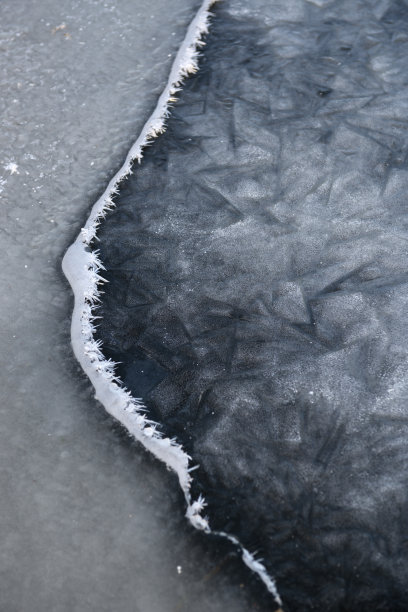 冰湖上霜的抽象画图片下载