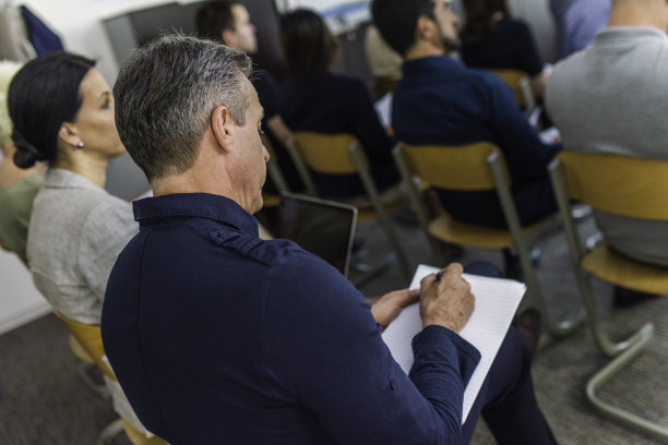 研讨会现场观众特写图片下载