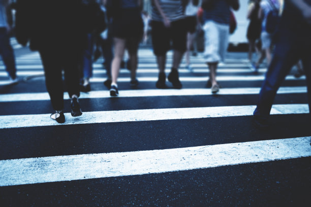 纽约的上班族正在过马路素材图片