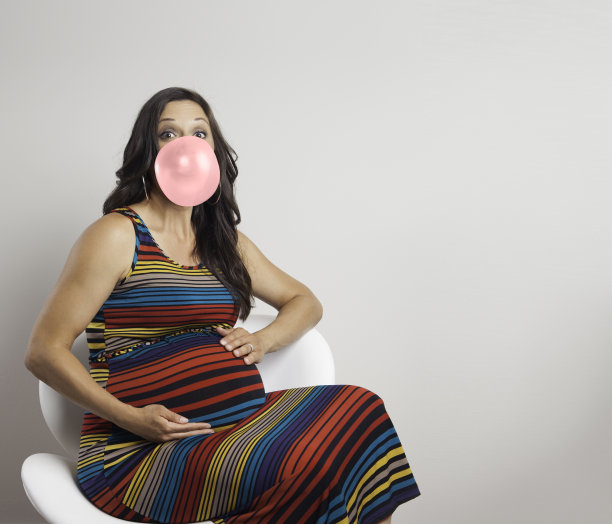 泡泡糖孕妇图片下载