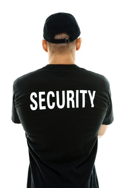 保镖双臂交叉站立的后视图图片下载