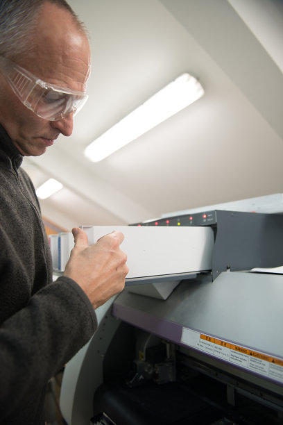 更换打印机墨盒图片下载