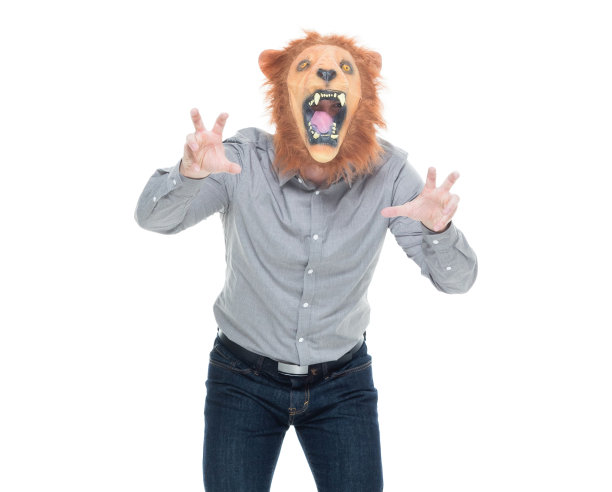 人在狮子服装和呼喊图片下载