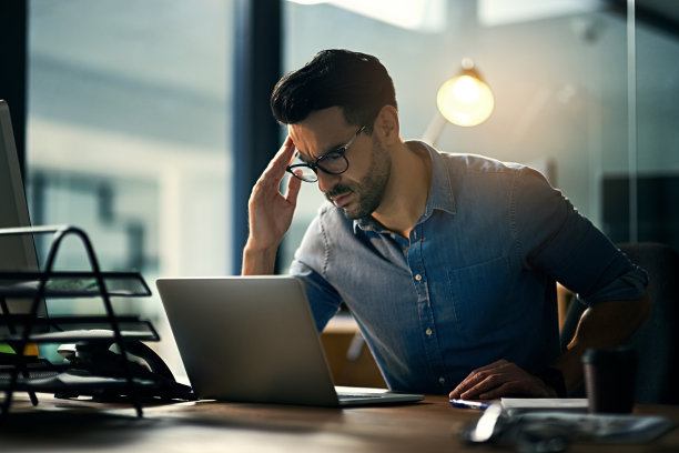 承受着苛刻的职业生涯带来的后果图片下载