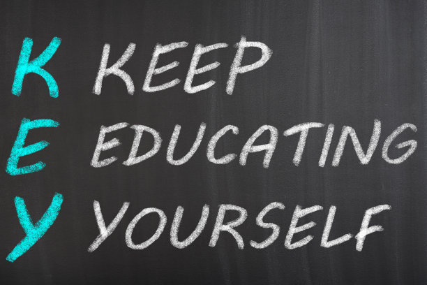 黑板上的文字特写镜头图片下载