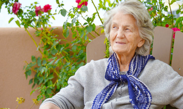 高级的女人微笑素材图片