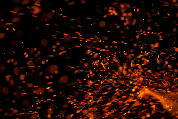 火焰火花孤立的黑色背景图片下载