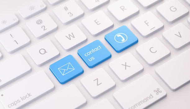 现代白色键盘与三个蓝色联系我们按钮素材图片
