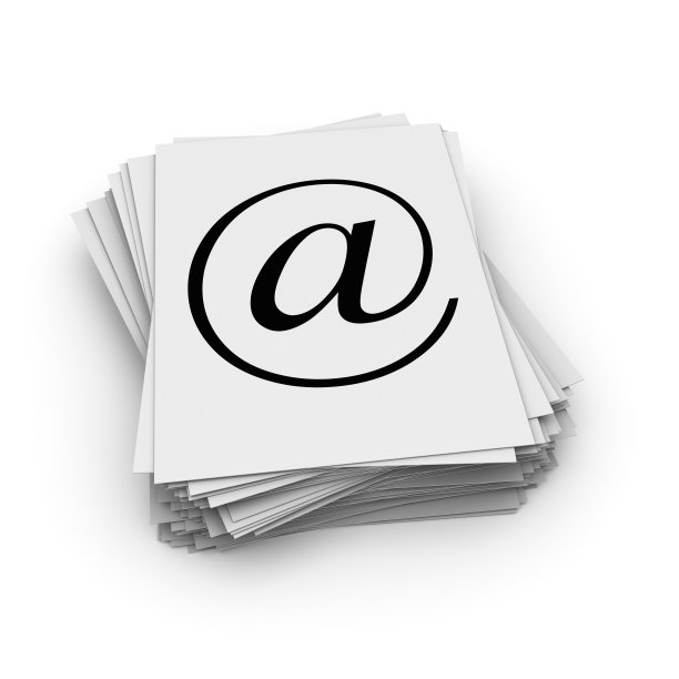 填有“@”字的纸堆图片下载