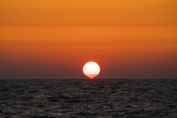 太阳融化图片下载