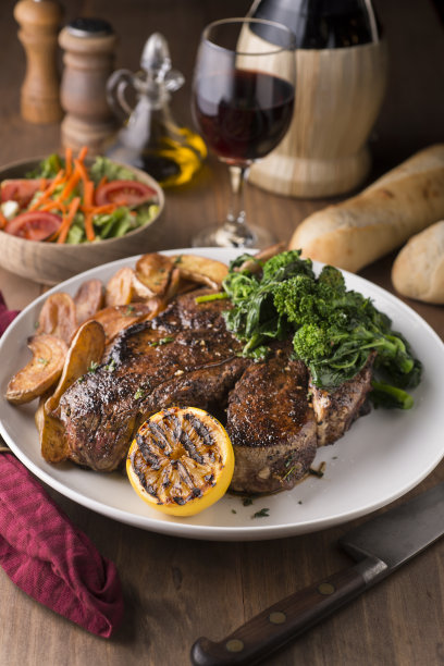 上等腰肉牛排图片下载